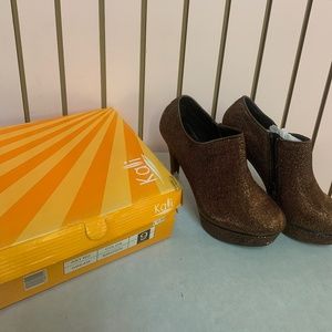 Sparkling brown high heel shoe size 9